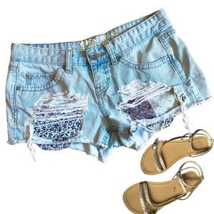 Mossimo Distressed Denim Cut-Off Jean Shorts | GUC